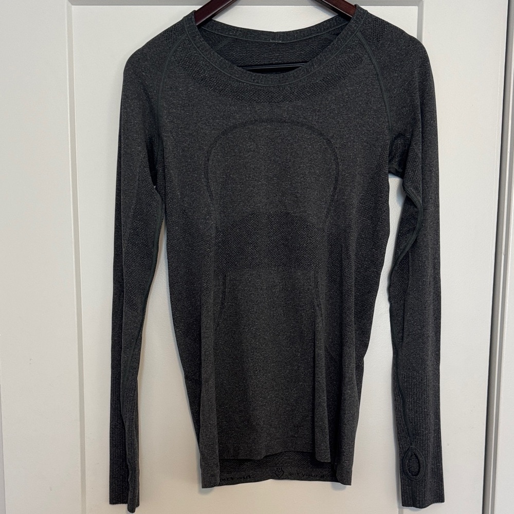 Lululemon Swiftly Tech long sleeved grey stop in a size 8. No tags.